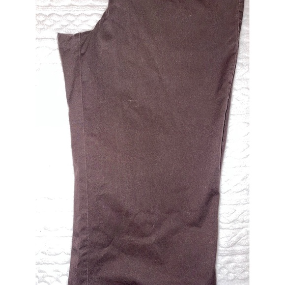 Women’s Dark Brown Mossimo Stretch Capri Bottoms 🤎 - Picture 5 of 12